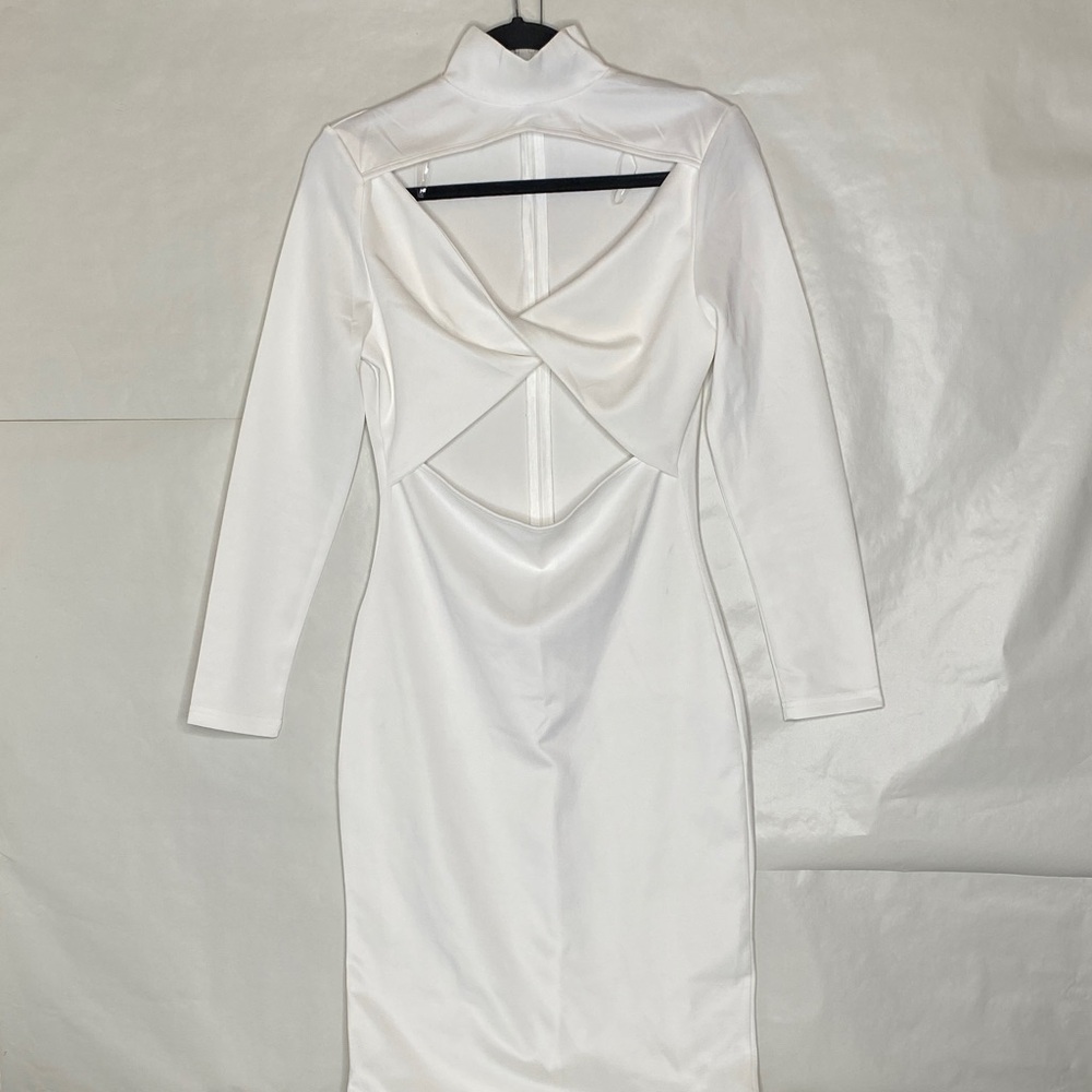 Cutout Twist-Back Long-Sleeve Midi Dress - White